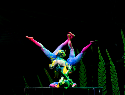 大型3D兒童雜技劇《恐龍館奇妙夜》公演成功，導(dǎo)演劉藝偉分享創(chuàng)作理念