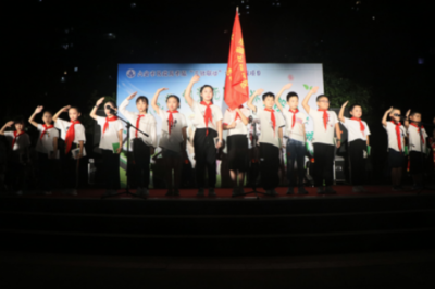 綠色之光 創(chuàng)意無(wú)限 劉園社區(qū)環(huán)保服裝大賽點(diǎn)亮市級(jí)三社聯(lián)動(dòng)工程試點(diǎn)項(xiàng)目